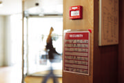 Kang Easy Clic Self-adhesive Signage Pocket, Repositionable, A4, Red Corner
