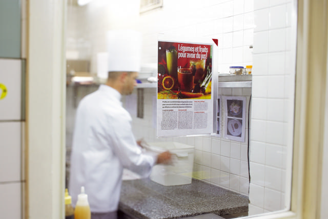 Kang Easy Clic Self-adhesive Signage Pocket, Repositionable, A4, Red Corner