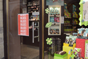 Kang Easy Clic Self-adhesive Signage Pocket, Repositionable, A4, Red Corner