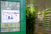 Kang Easy Clic Self-adhesive Signage Pocket, Repositionable, A4, Red Corner