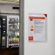 Kang Easy Clic Self-adhesive Signage Pocket, Repositionable, A5, Red Corner