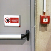 Kang Easy Clic Self-adhesive Signage Pocket, Repositionable, A5, Red Corner