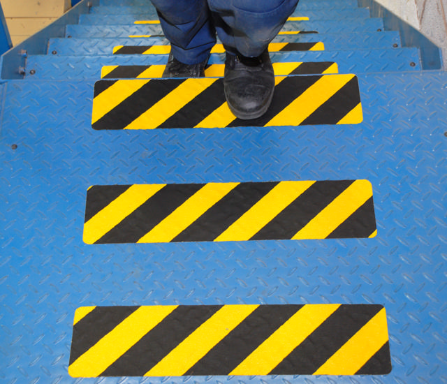 Self-adhesive Comformable Anti-slip Floor Marking Line, 610 x 150 mm