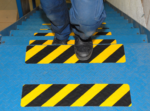 Self-adhesive Comformable Anti-slip Floor Marking Line, 610 x 150 mm