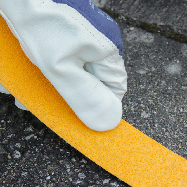 Adhesive Anti-slip Signage Tape, R11, 50 mm