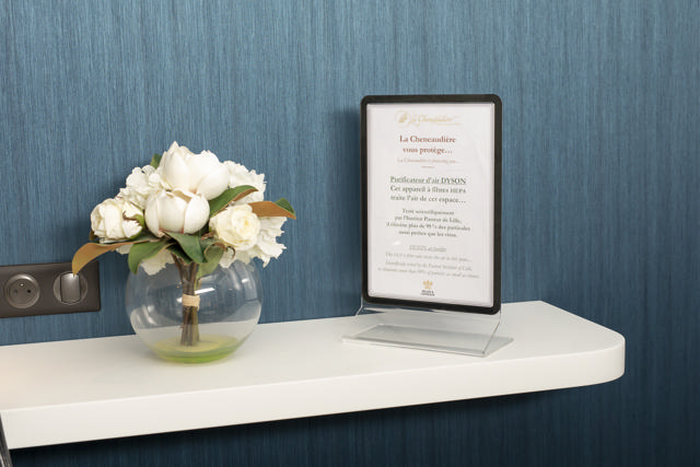 Acrylic Table Top Sign Holder with A4 Magneto Frame Display Pocket, Double-sided T-Shape