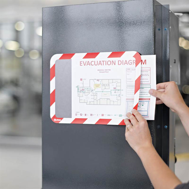 Magneto Magnetic Safety Display Pocket, Red/White